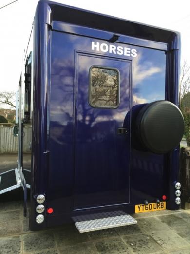 unique horseboxes 3.5 ton duo two horse rear facing