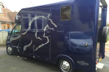 unique horseboxes 3.5 ton duo two horse rear facing